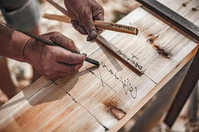 侗族木构建筑营造“掌墨师”。主办方供图