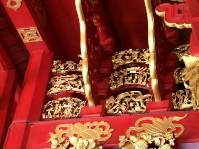 泰国阿瑜陀耶府邦巴因行宫天明殿内的三国故事木雕。作者供图