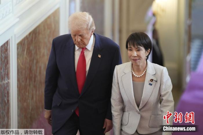 资料图：2025年10月28日，美国总统特朗普与日本首相高市早苗在东京会晤。