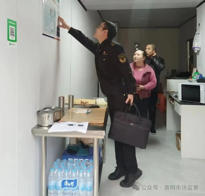 图为执法检查现场