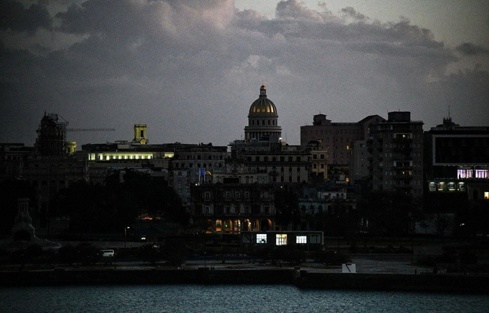 2026年3月4日，古巴哈瓦那，停电期间的古巴国会大厦。视觉中国 图