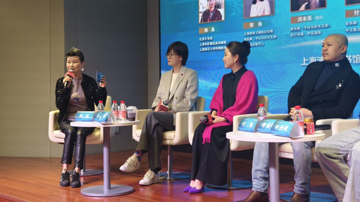 （左起）韩晶、洪本英、付翔、郭嘉轩、田洪敏现场分享。