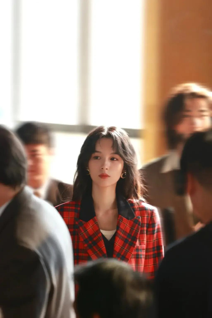 夏晓兰（周也 饰）