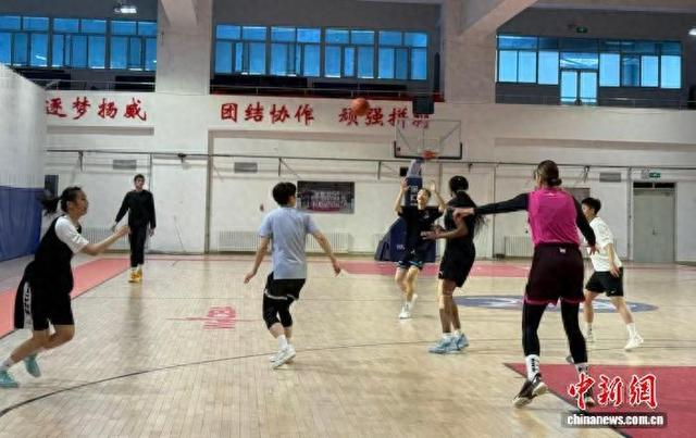 WCBA新疆女篮球员正备战即将到来的季后赛。新疆天山女篮俱乐部供图