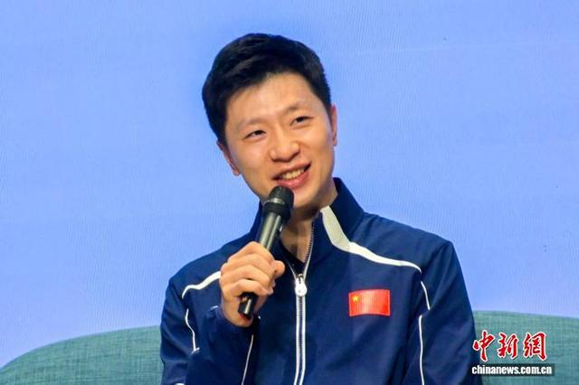 图为马龙在台上分享心得。中新网记者 陈永诺 摄 