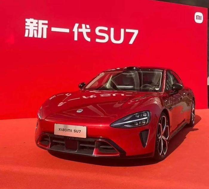 新款小米SU7赤霞红实车发布,标配空悬+端到端辅助驾驶,4月上市