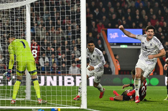 马奎尔禁区内防守时推倒埃瓦尼尔森，当值裁判出示红牌，曼联此后十人应战，未能全取三分。