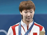 曝暂停参加大赛，王曼昱退出世界杯？国乒官宣，谁注意她观赛举动
