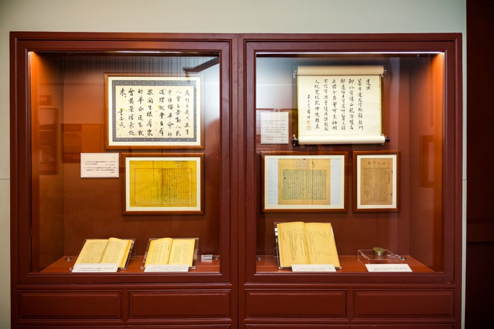 展示柜，原件展陈。