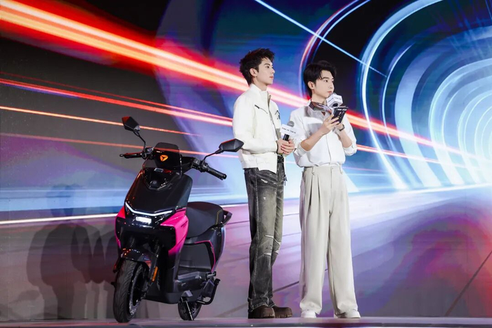 图片来源：雅迪冠能