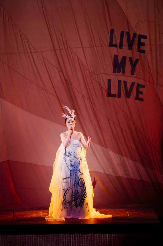 ▲杨千嬅表示，每个城市的演唱会都会有不一样的视觉呈现。