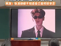 张凌赫成“预防早恋”案例！一老师在教室播放他走秀视频，网友：又高又帅还是学霸，这下知道啥叫顶配