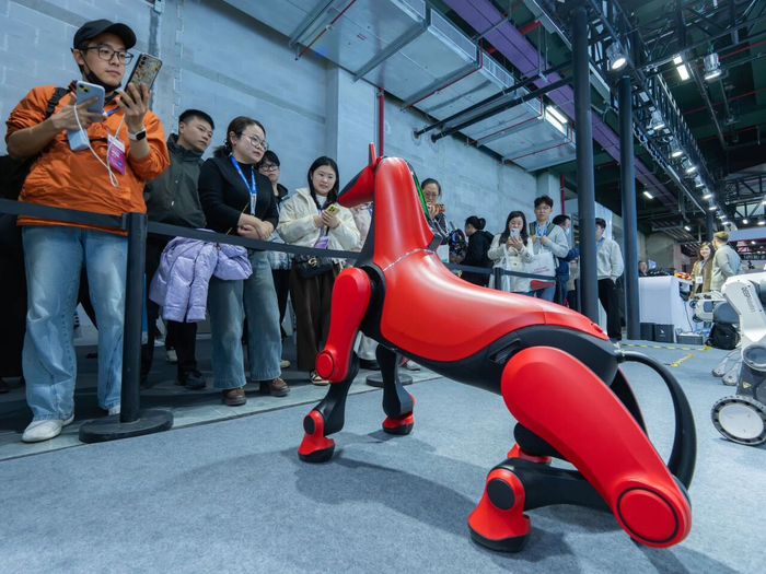 云深处机器马在AWE展会上展出。受访者供图