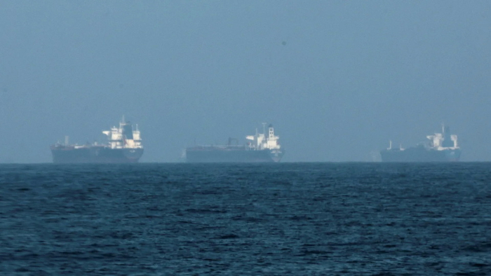 伊朗封锁霍尔木兹海峡,美国接单石油和天然气出口_新浪新闻