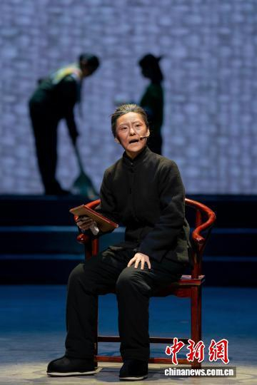 话剧《家有九凤》亮相第四届新疆文化艺术节。赵凯 摄