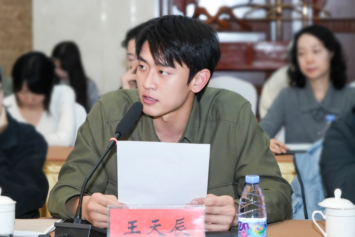 王天辰在研讨会上发言