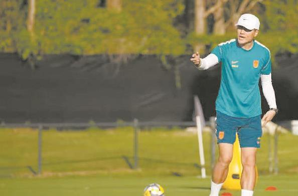             国足主帅邵佳一          