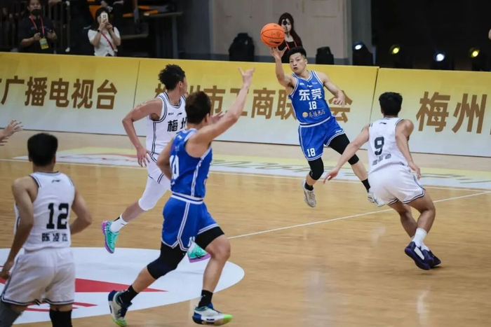 “粤BA”梅州赛区首场比赛现场，东莞对阵梅州。图片来源：东莞日报