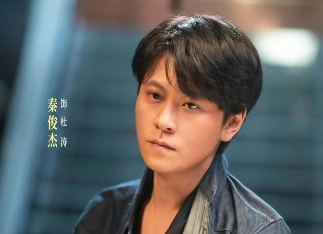 信息来源：秦俊杰抖音百科齐鲁晚报：秦俊杰杨紫公开恋情 秦俊杰家庭背景姐姐也是演员