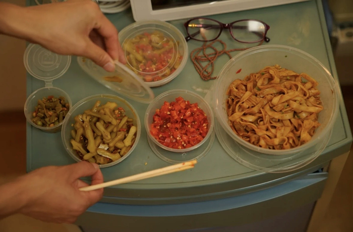 上海管四季豆或扁豆也叫“刀豆”，影片里的刀豆是指湖南的种类，厨师刀的大小，一般切成条状（由受访者供图）