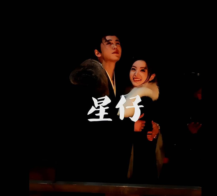 网剧《少女大人》虽然是张凌赫首次担任男一的作品，但他凭借着细腻自然的表演，诠释了齐王裴昭隐藏心底的凌云之志，展现了不俗的演技 ，在网剧《心动的瞬间》中，张凌赫表现出不同于成熟稳重裴昭的表演，少年感十足，时而高冷，时而呆萌。