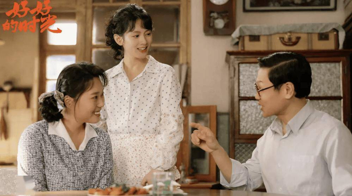 她坐师父自行车后座，非要贴得紧紧的，师父嫌弃她“脑袋沉”，她理直气壮地回怼：“天冷，借你当暖宝宝。”