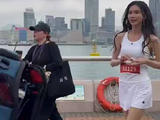 林志玲马拉松赛道上为路人加油