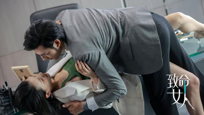 网剧《致命女人》杀青！轮回反转，劲爽复仇！|制片人|凡酷文化|倪寒尽|周颖|都市情感_新浪娱乐_新浪新闻