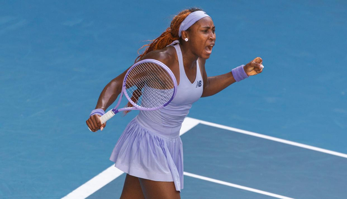 1月25日，高芙在赛后庆祝胜利。新华社发（胡泾辰摄）