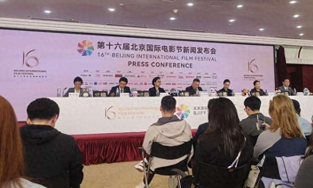3月26日，第十六届北京国际电影节新闻发布会召开。程嘉怡/摄