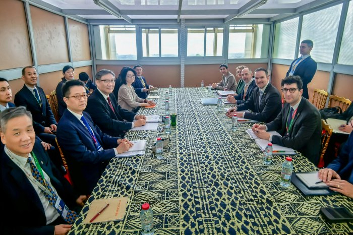 商务部部长王文涛会见美国贸易代表格里尔_乐游天下