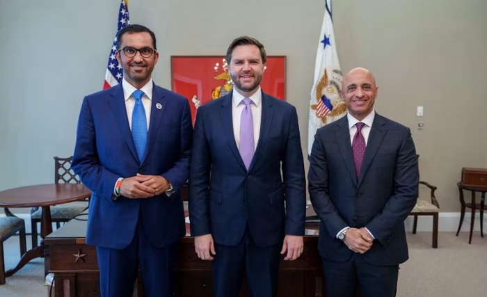 英媒：阿联酋正牵头组建“霍尔木兹安全部队”，派海军打通海峡_乐游天下