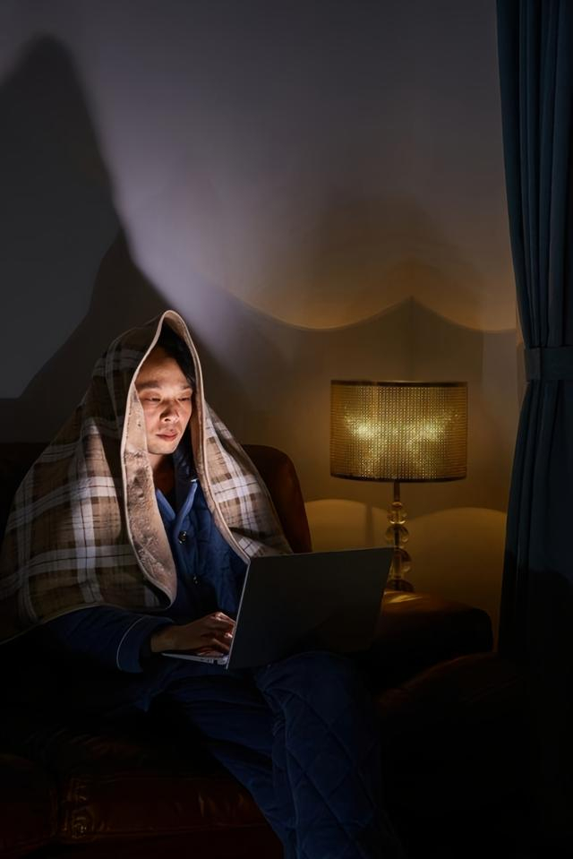 熬夜与心脏健康 看不见的夜间危机|网易新闻|皮质醇|睡眠|电子设备|自然规律_新浪新闻