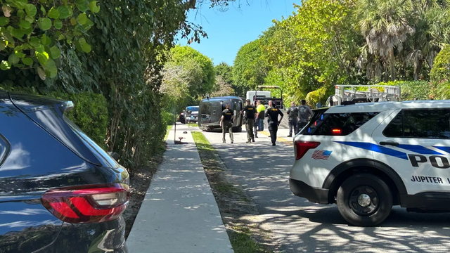 美国高尔夫球星“老虎”伍兹因酒驾发生翻车事故被捕_乐游天下