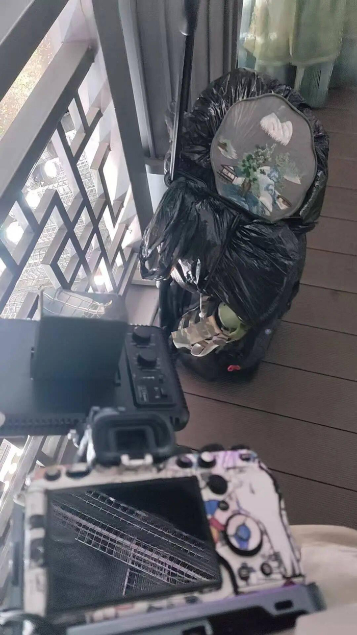 沙先生携带的拍摄设备（受访者供图）