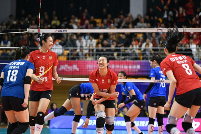江苏女排在三战两胜制的总决赛中夺下冠军点。