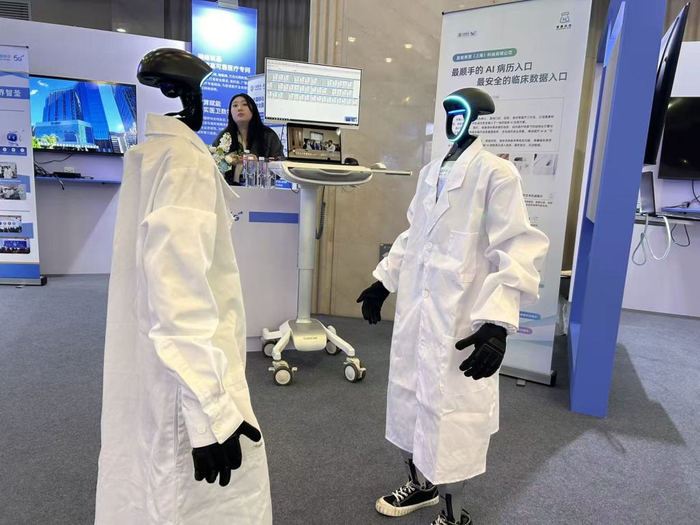 3月28日，复旦大学附属中山医院，相关医疗AI产品展示。澎湃新闻记者 李佳蔚 图