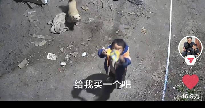 留守男孩对监控喊爸爸买玩具，暖心网友刷屏要地址，孩子父亲回应