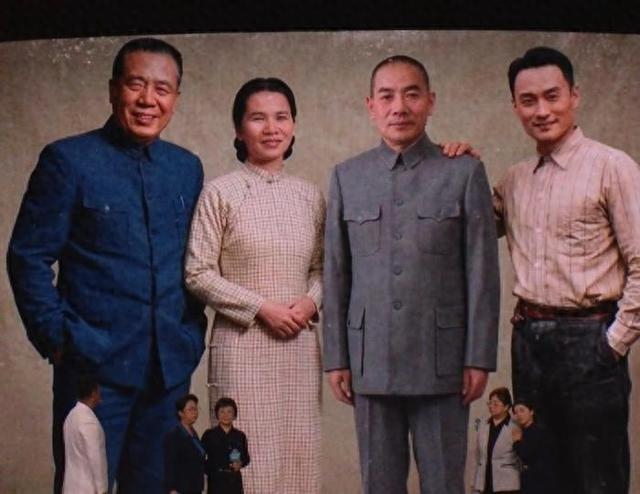 3月29日，2026中国网络媒体论坛在河南郑州举行。在后人见证下，吴石、陈宝仓等四位烈士“同框”出现。主办方供图