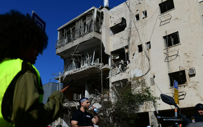 ������ͼ��3��24�գ�����ɫ������ά��Ӧ����Ա�ڵ���Ϯ���ֳ�������ͼ/�»���