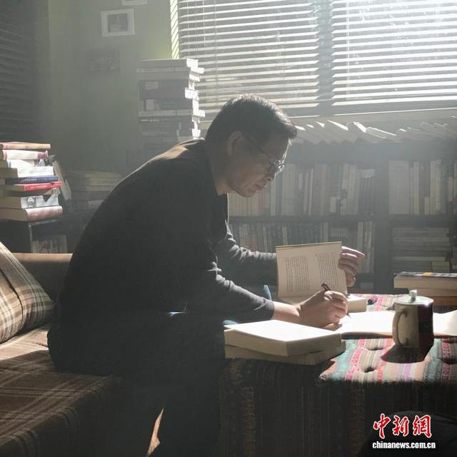 图为麦家。受访者供图