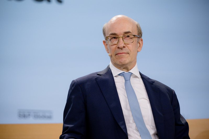 “人民币未来5年内将成储备货币，美元地位动摇”