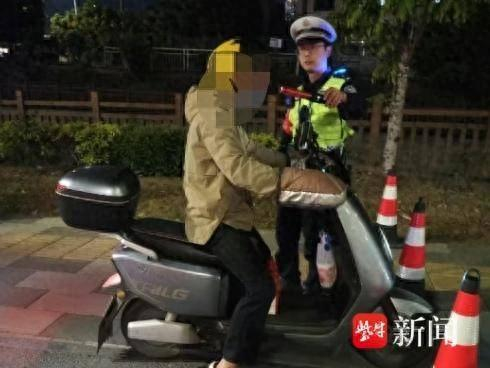 图片来自于深圳交警
