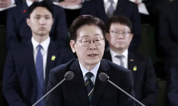 李在明3月30日在济州岛举行的一次会议上发言 图自韩联社