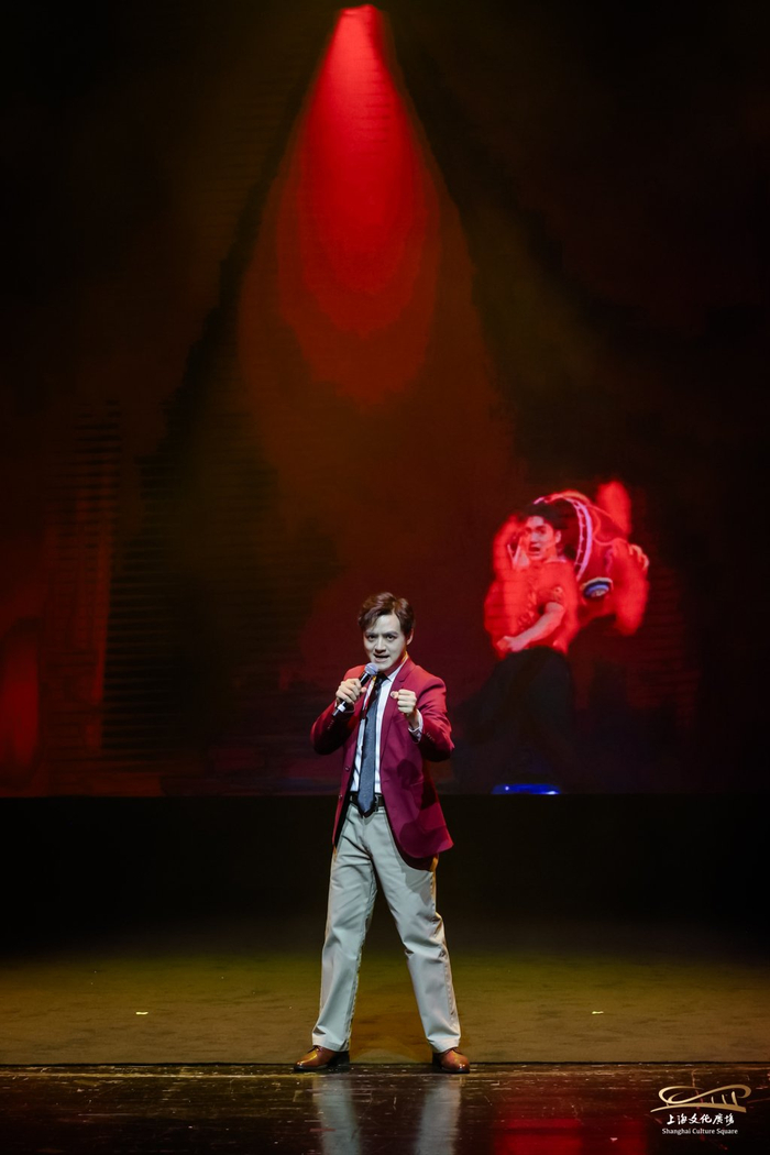 郑君炽演唱《雄狮少年》歌曲《莫欺少年穷》