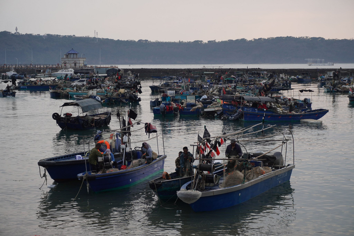 涠洲岛南湾街附近的渔船。新京报记者 左琳 摄