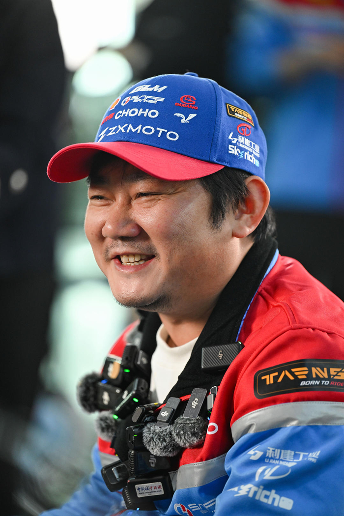 2026年3月30日下午，在位于重庆两江新区的张雪机车工厂内，张雪接受采访。图据视觉中国