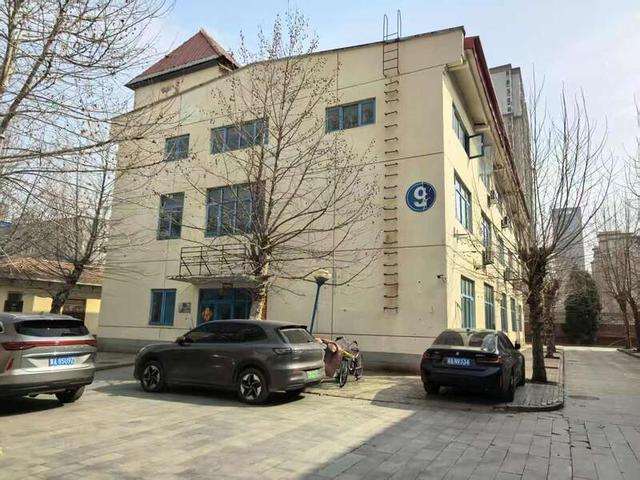 记者探访“河北闻刊文化传媒有限公司”注册地，附近工作人员称没见过该公司人员。中青报·中青网记者朱洪园/摄