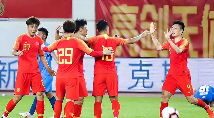 展望未来，期待邵佳一及其助教们继续发扬团队协作精神，携手带领中国男足再接再厉，在即将到来的喀麦隆比赛中取得更加辉煌的战果，推动中国足球迈向新的高度。
