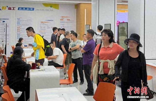 专场招聘会现场。广州市人力资源市场服务中心 供图